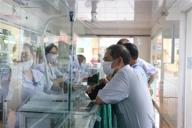 Bệnh nhân tuyến trên và ngoại tỉnh phải xét nghiệm khi đến bệnh viện