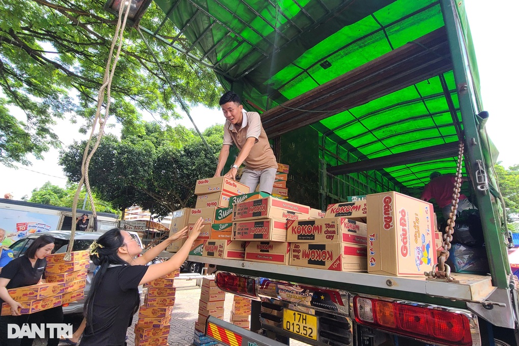 Người dân Tây nguyên cấp tập gom nhu yếu phẩm gửi hỗ trợ đồng bào miền Bắc - 3 Người dân Tây nguyên cấp tập gom nhu yếu phẩm gửi hỗ trợ đồng bào miền Bắc - 3