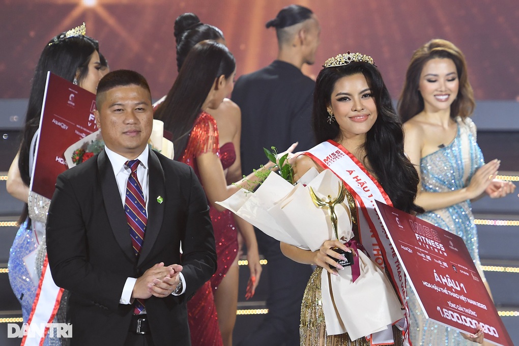 Á hậu Phương Thảo nói gì về biểu cảm lạ trong lúc công bố Hoa hậu? - 1 Á hậu Phương Thảo nói gì về biểu cảm lạ trong lúc công bố Hoa hậu? - 1