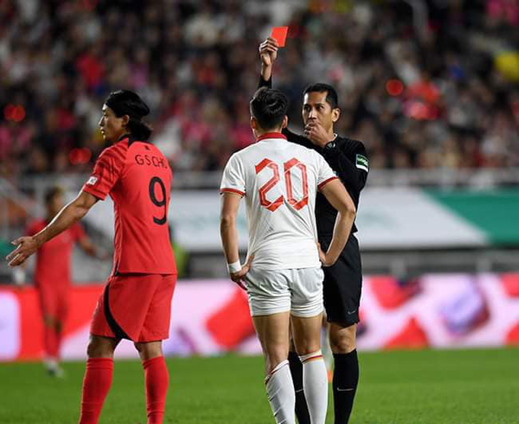 Bùi Hoàng Việt Anh lỡ trận đấu với Philippines ở vòng loại World Cup - 1 Bùi Hoàng Việt Anh lỡ trận đấu với Philippines ở vòng loại World Cup - 1
