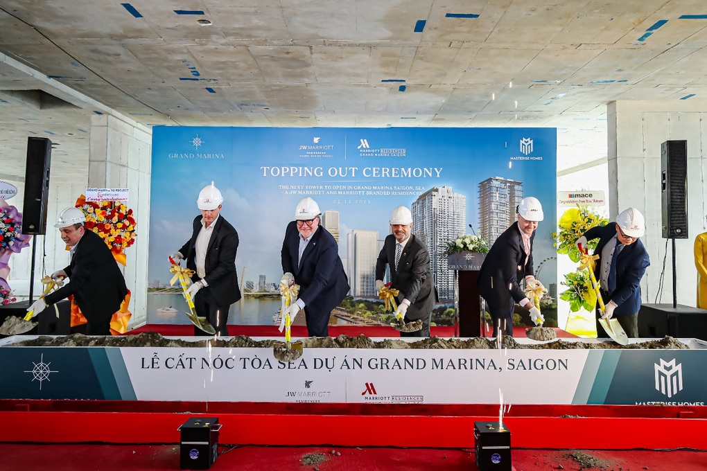 Grand Marina Saigon cất nóc tòa tháp thứ hai ngay sau khai trương tòa Lake - 1 Grand Marina Saigon cất nóc tòa tháp thứ hai ngay sau khai trương tòa Lake - 1
