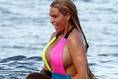 Katie Price tiếp tục làm đẹp bằng dao kéo