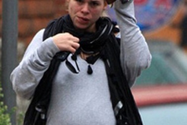 Billie Pipper sẽ sinh con vào tháng 10 tới