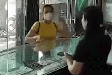 Công an truy tìm người phụ nữ cướp tiệm vàng