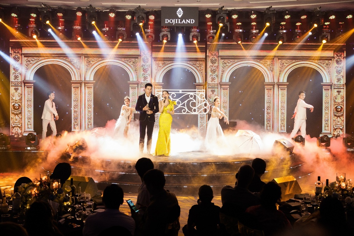 Không gian nghệ thuật đẳng cấp tại dạ tiệc The Sonnet of Sapphire của DOJILAND - 4 Không gian nghệ thuật đẳng cấp tại dạ tiệc The Sonnet of Sapphire của DOJILAND - 4