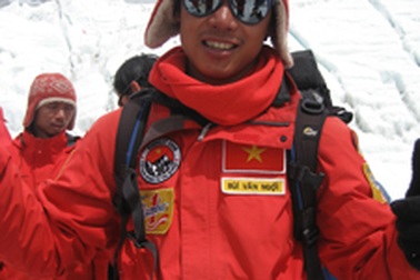 Bùi Văn Ngợi: “Không khóc nổi khi chinh phục Everest”