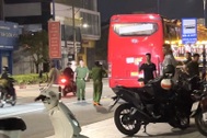 Nam phụ hồ tử vong bất thường trên xe khách ở TPHCM