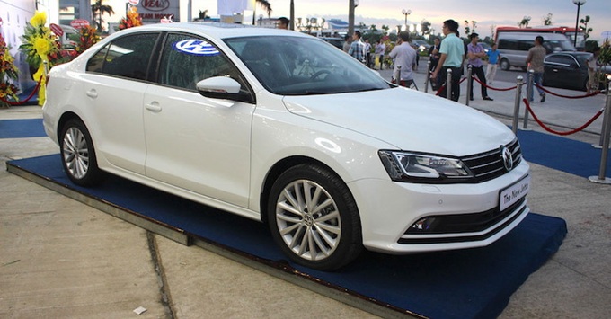 Volkswagen Jetta được giảm 100 triệu đồng, về mức 899 triệu đồng.