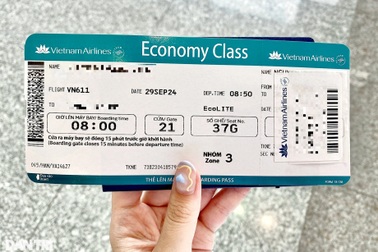 Vé máy bay Tết hết sớm, khách phải bay vòng 8 tiếng mới tới nơi