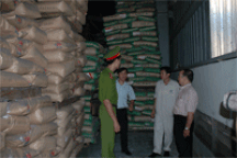 Thu hồi gần 700 tấn sữa nhiễm melamine và không nguồn gốc