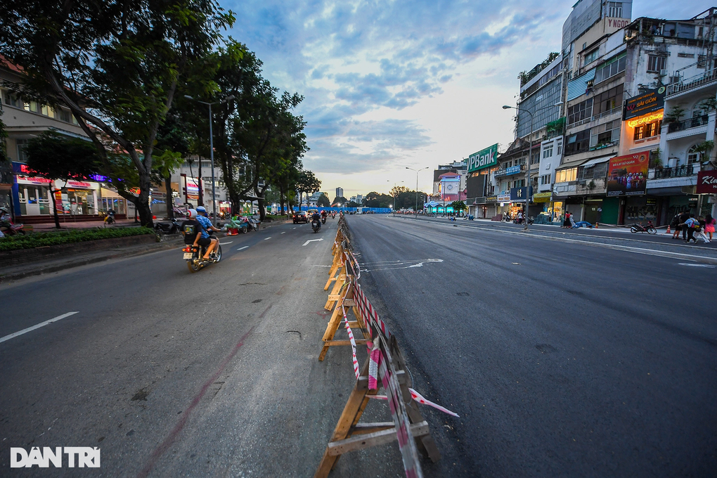 Đề xuất lắp mái che nắng, che mưa trên vỉa hè đường trung tâm TPHCM - 1 Đề xuất lắp mái che nắng, che mưa trên vỉa hè đường trung tâm TPHCM - 1