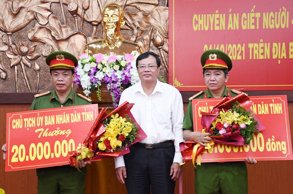 Vụ đâm 2 vợ chồng: Nạn nhân là nguyên giám đốc sở, thủ phạm nghiện game - 3 Vụ đâm 2 vợ chồng: Nạn nhân là nguyên giám đốc sở, thủ phạm nghiện game - 3