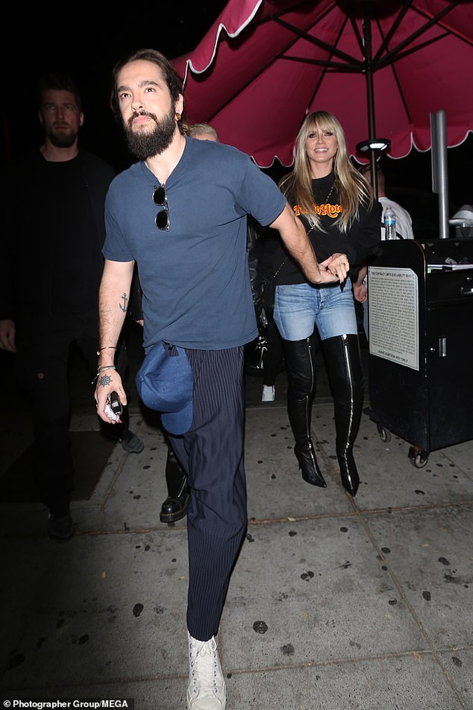 Heidi Klum đi ăn tối cùng chồng kém 16 tuổi - 3 Heidi Klum đi ăn tối cùng chồng kém 16 tuổi - 3