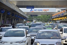 Sân bay Tân Sơn Nhất lại kẹt xe trầm trọng từ trong ra ngoài