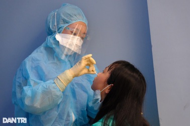Chế độ phụ cấp chống dịch Covid-19 cho người trực làm công việc lấy mẫu xét nghiệm SARS-CoV-2