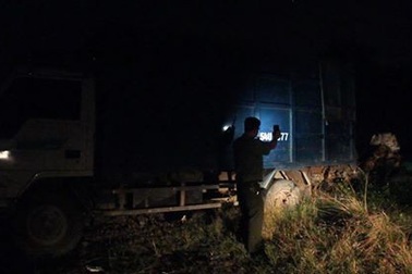 Chở hàng chục tấn rác từ Bình Dương sang đổ trộm ở... Đồng Nai