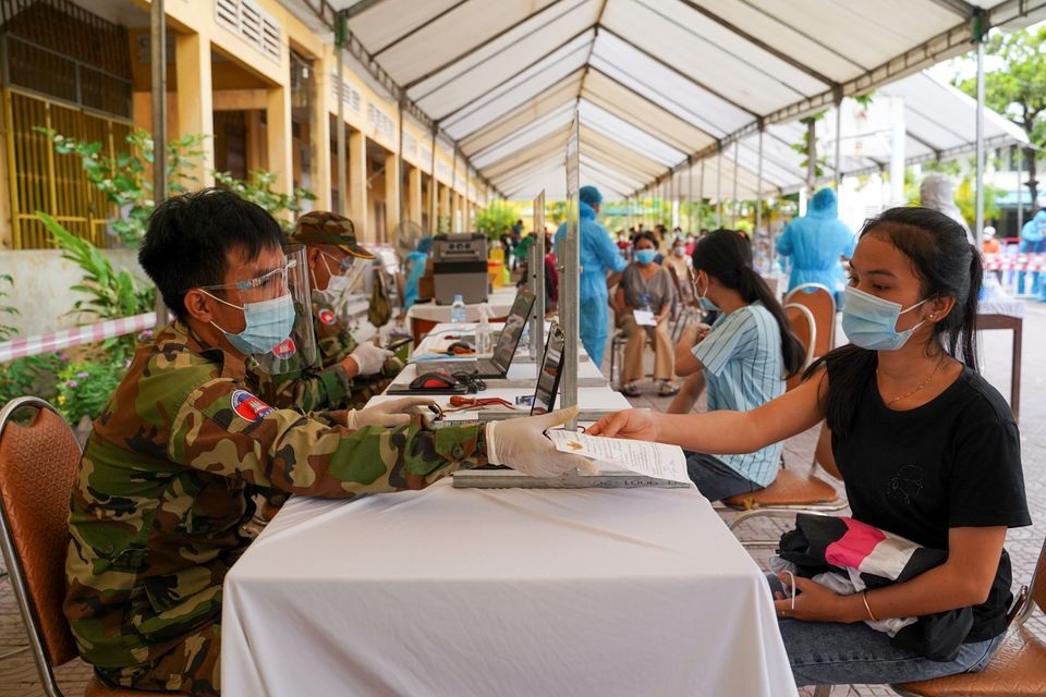 Campuchia dỡ phong tỏa thủ đô, Thái Lan có ngày chết chóc nhất do Covid-19 - 2 Campuchia dỡ phong tỏa thủ đô, Thái Lan có ngày chết chóc nhất do Covid-19 - 2