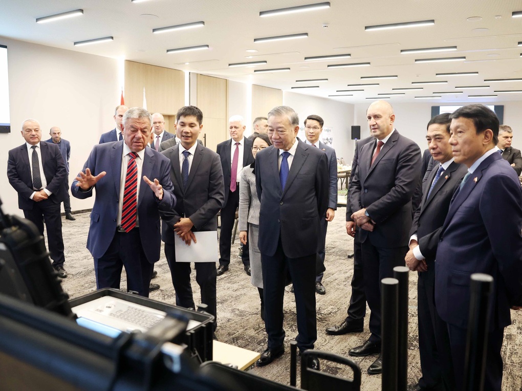 Secretário-geral To Lam visita a Samel-90 - 3 Defense Industry Company Tổng Bí thư Tô Lâm thăm Công ty công nghiệp quốc phòng Samel-90 - 3