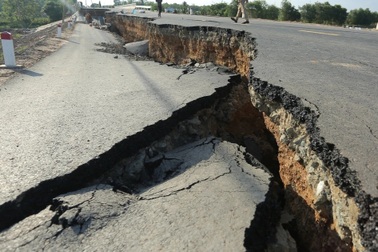 Cầu mới xây sụt lún đường dẫn ở Tây Ninh: Hồ sơ nhà thầu "quen mặt"