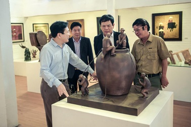 Trưng bày 80 tác phẩm trong nhà vườn rộng 1000m2 của NSND Vương Duy Biên