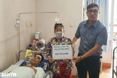 Người đàn ông nghèo hóa thành "ngọn đuốc sống" được giúp hơn 100 triệu đồng