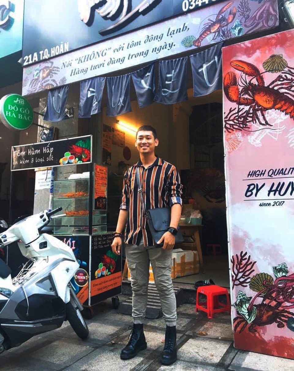Bỏ lương nghìn đô ở sân bay, 9x Khánh Hòa về bán tôm hùm thu lãi khủng - 1 Bỏ lương nghìn đô ở sân bay, 9x Khánh Hòa về bán tôm hùm thu lãi khủng - 1
