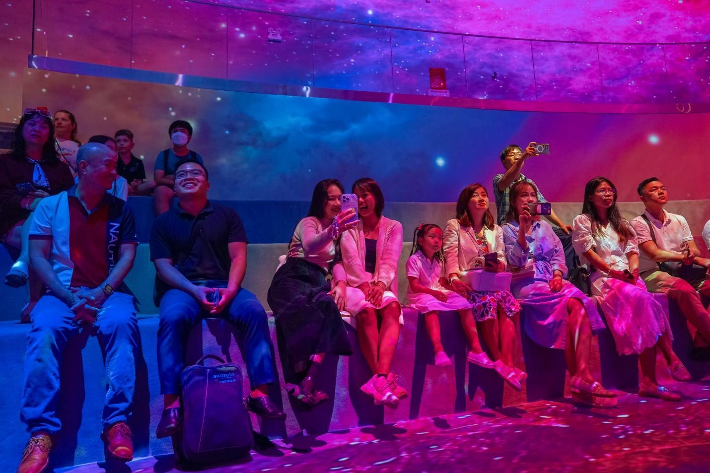 Khai trương show trình diễn nghệ thuật ánh sáng và kể chuyện tương tác đầu tiên - 3 Khai trương show trình diễn nghệ thuật ánh sáng và kể chuyện tương tác đầu tiên - 3