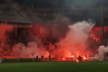 CĐV Đông Nam Á chỉ trích hành động đốt pháo sáng của CĐV Hải Phòng