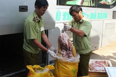Gần 1 tấn thịt thối lên đường tới... bàn nhậu