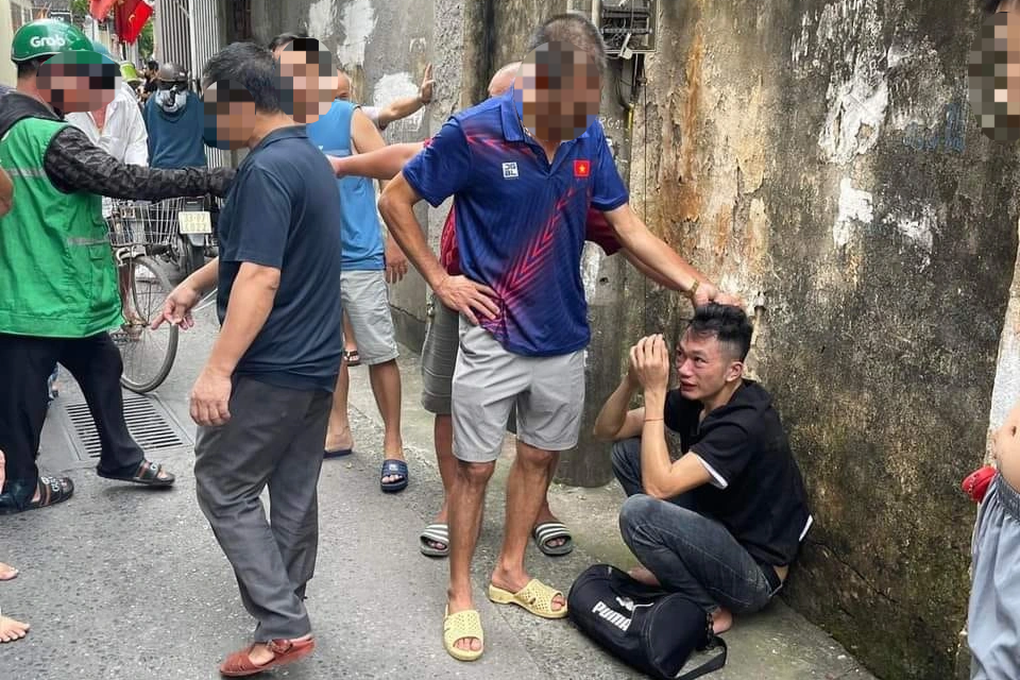Cướp tiệm vàng giữa ban ngày ở Hà Nội - 1 Cướp tiệm vàng giữa ban ngày ở Hà Nội - 1