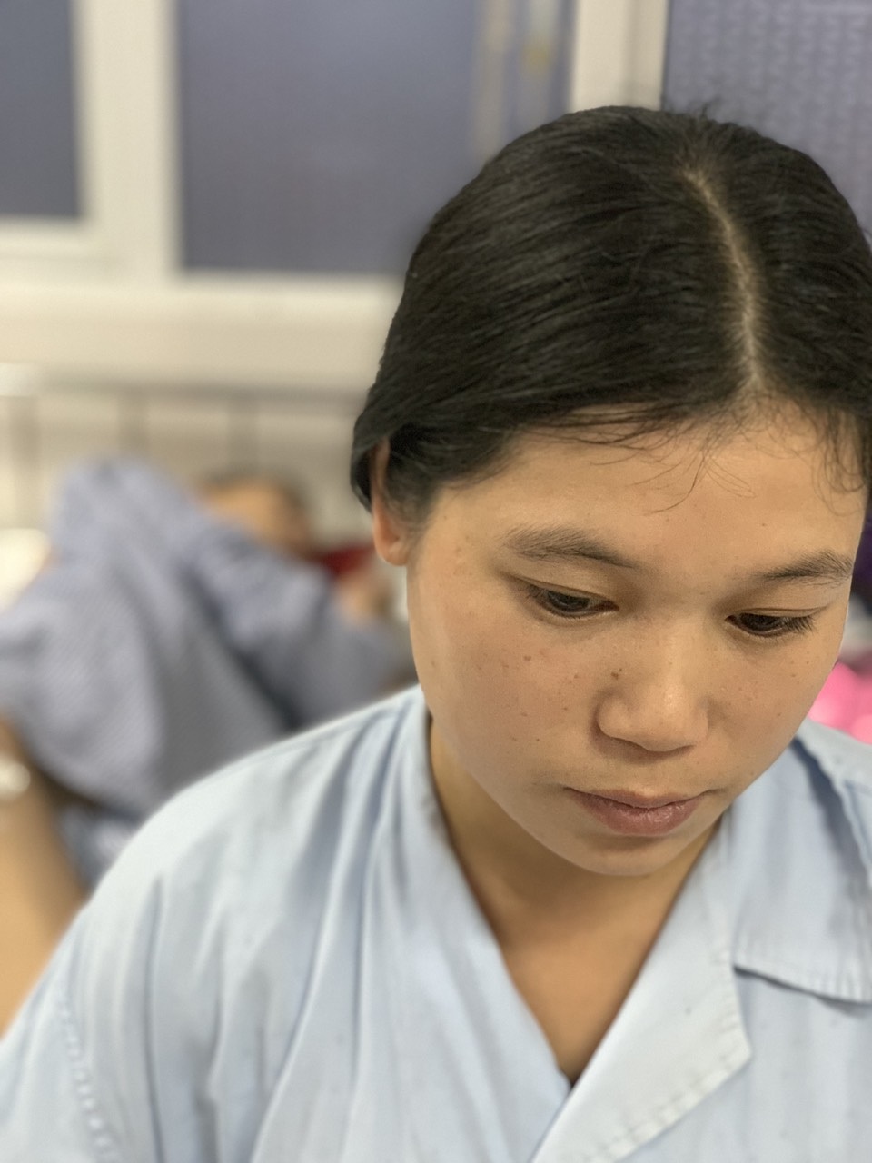 Cuộc sống cơ cực của vợ chồng người dân tộc trong viện, bệnh nhân cùng phòng sẻ từng bát cơm - 4 Cuộc sống cơ cực của vợ chồng người dân tộc trong viện, bệnh nhân cùng phòng sẻ từng bát cơm - 4