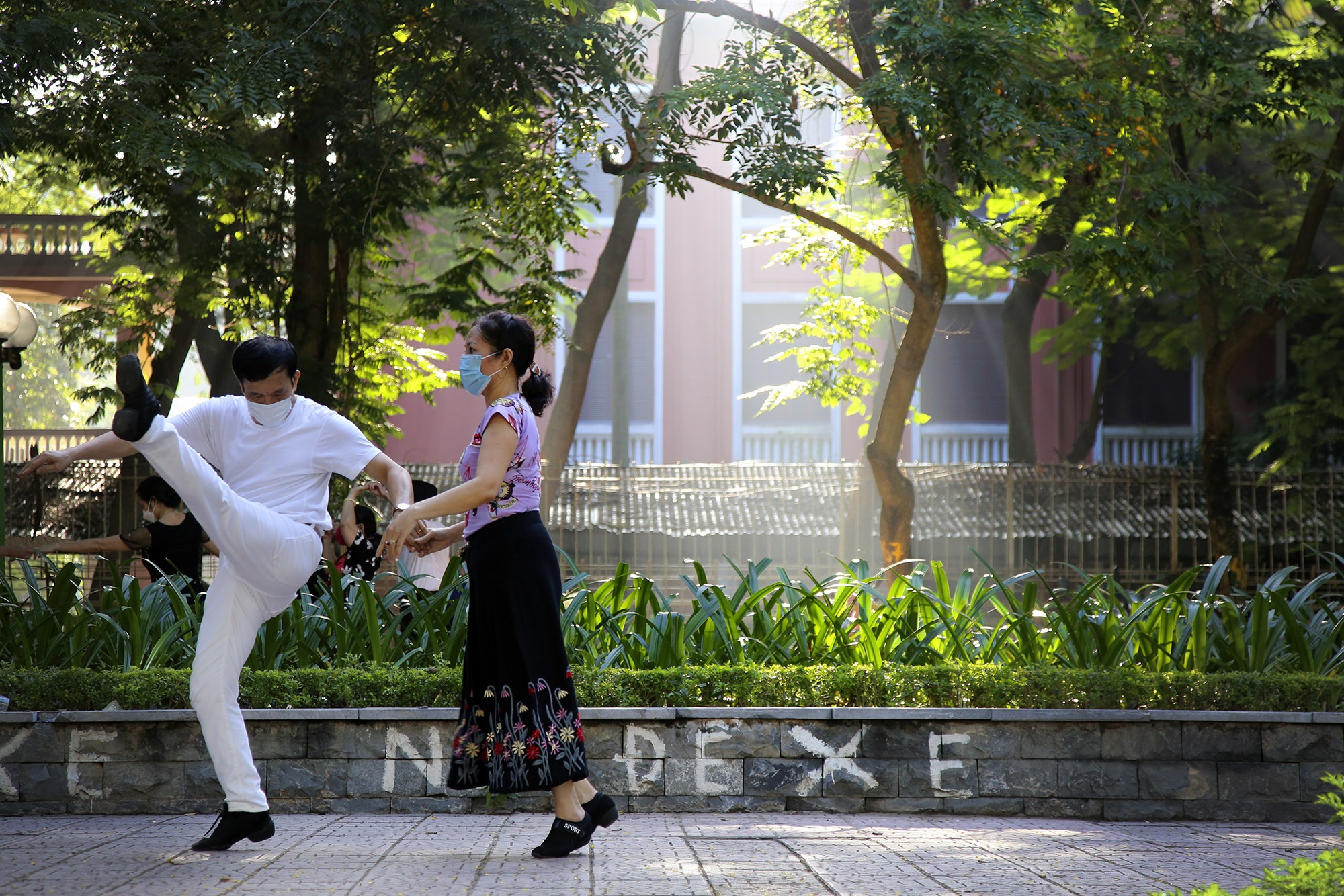 Hà Nội trong nhịp điệu nắng thu rực rỡ - 11 Hà Nội trong nhịp điệu nắng thu rực rỡ - 11