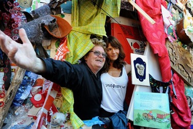 Thăm khách sạn đầu tiên trên thế giới xây từ...rác thải 