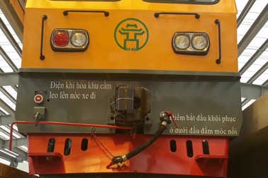 Xem xe công trình chạy trên đường sắt Cát Linh - Hà Đông