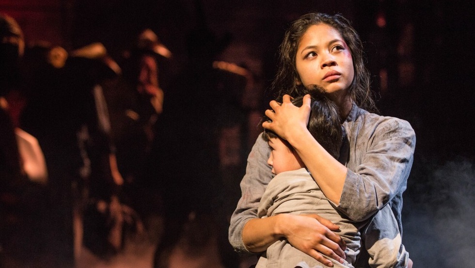 Miss Saigon: Vở kịch về tình yêu, tình mẫu tử gây thổn thức suốt 30 năm - 8 Miss Saigon: Vở kịch về tình yêu, tình mẫu tử gây thổn thức suốt 30 năm - 8