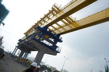 Lắp đốt dầm cầu đầu tiên tuyến Metro số 1