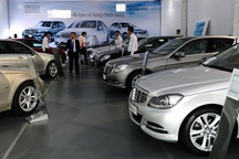 Mua ô tô sang né thuế: khách mất đống tiền, dân buôn trúng lớn