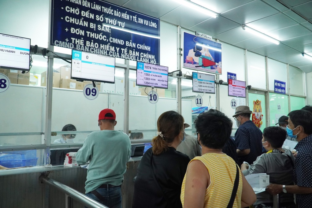 Vào bệnh viện ở TPHCM bán thuốc lậu: Có bác sĩ tiếp tay vì lòng tham? - 1 Vào bệnh viện ở TPHCM bán thuốc lậu: Có bác sĩ tiếp tay vì lòng tham? - 1