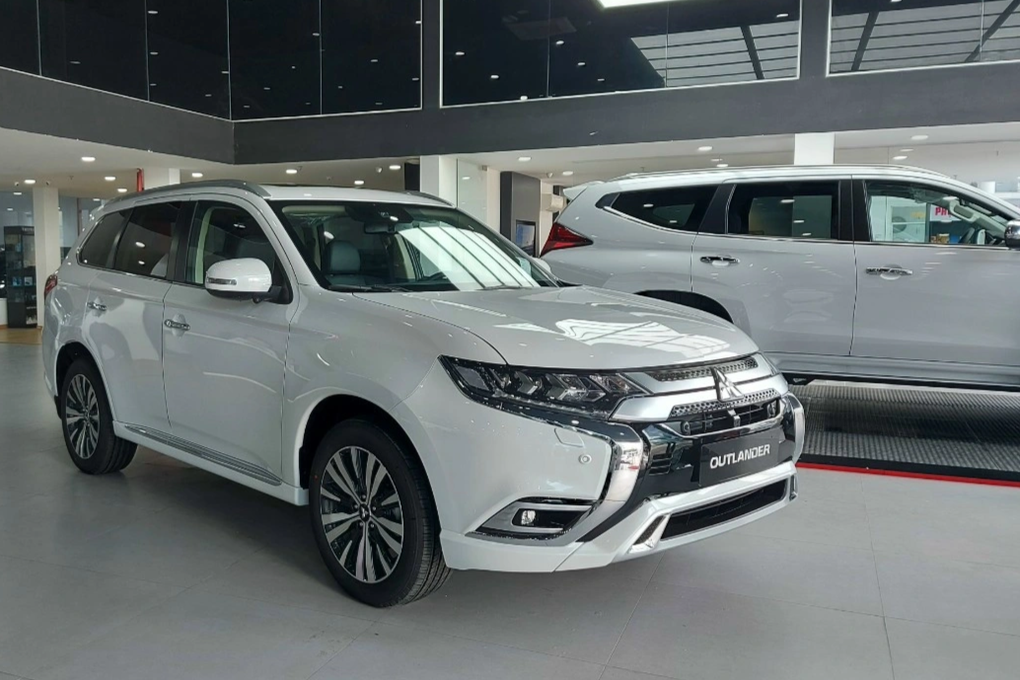 Outlander nhận ưu đãi hơn 90 triệu đồng tại đại lý, đua khuyến mại với CX-5 - 1 Outlander nhận ưu đãi hơn 90 triệu đồng tại đại lý, đua khuyến mại với CX-5 - 1
