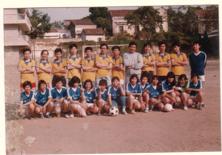 Từ những nữ cầu thủ chân đất đến đội tuyển dự World Cup - 1 Từ những nữ cầu thủ chân đất đến đội tuyển dự World Cup - 1