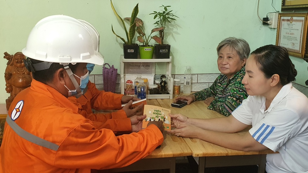 Điện lực TPHCM tiết kiệm điện theo nguyên tắc 4 đúng - 1 Điện lực TPHCM tiết kiệm điện theo nguyên tắc 4 đúng - 1