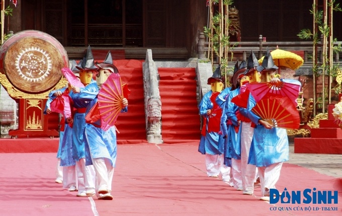 Biểu diễn trò Xuân Phả tại Lễ hội Lam Kinh