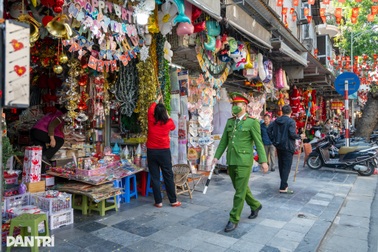 Công an Hà Nội ra quân dẹp vỉa hè, thí điểm mô hình phường kiểu mẫu