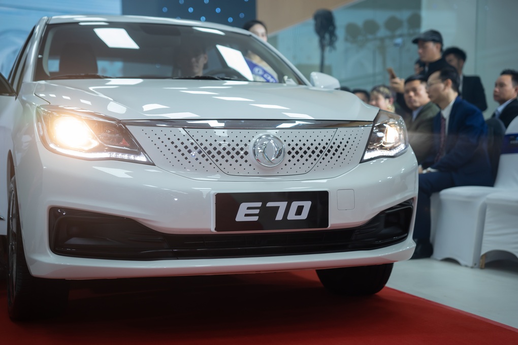 Dongfeng E70 - Sedan thuần điện cho người thích sự sang trọng và kinh doanh dịch vụ cao cấp - 2