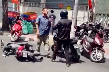 Nam thanh niên bị người đàn ông đuổi đánh ở TPHCM