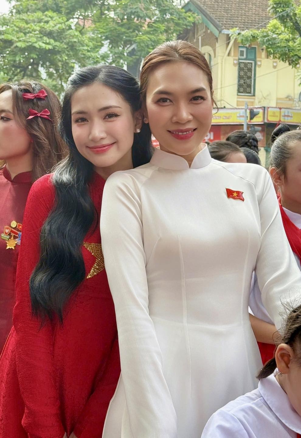 My Tam, Trang Phap, Hoa Minzy ແຂ່ງຂັນຄວາມງາມກັບ Ao Dai ເພື່ອສະເຫຼີມສະຫຼອງວັນຊາດ - 2 Mỹ Tâm, Trang Pháp, Hòa Minzy đọ sắc với áo dài mừng ngày Quốc khánh - 2