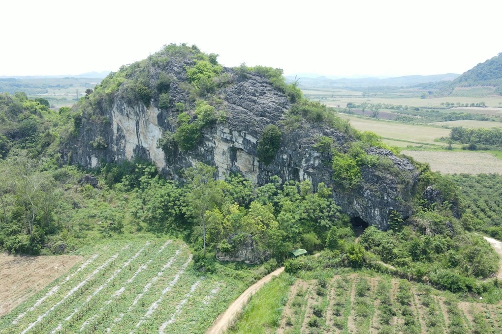 Vụ phát hiện nhiều bộ xương trong hang đá: Nghi đưa từ nơi khác đến - 2 Vụ phát hiện nhiều bộ xương trong hang đá: Nghi đưa từ nơi khác đến - 2