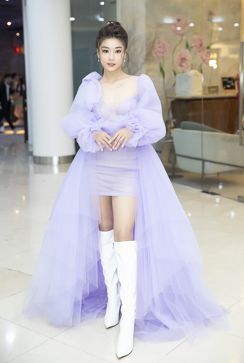 Khả Ngân, Hoàng Yến... mang khẩu trang khi xuất hiện trên thảm đỏ - 8 Khả Ngân, Hoàng Yến... mang khẩu trang khi xuất hiện trên thảm đỏ - 8