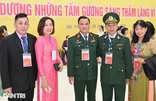 Tôn vinh những ông Bụt, bà Tiên giữa đời thường - 3 Tôn vinh những ông Bụt, bà Tiên giữa đời thường - 3