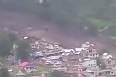 Lũ quét bất ngờ cuốn trôi nhóm hành hương Ấn Độ, 34 người chết